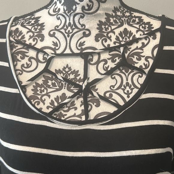 Woman’s lattice pattern neckline t-shirt with ruffled short sleeve opening. - Picture 2 of 7